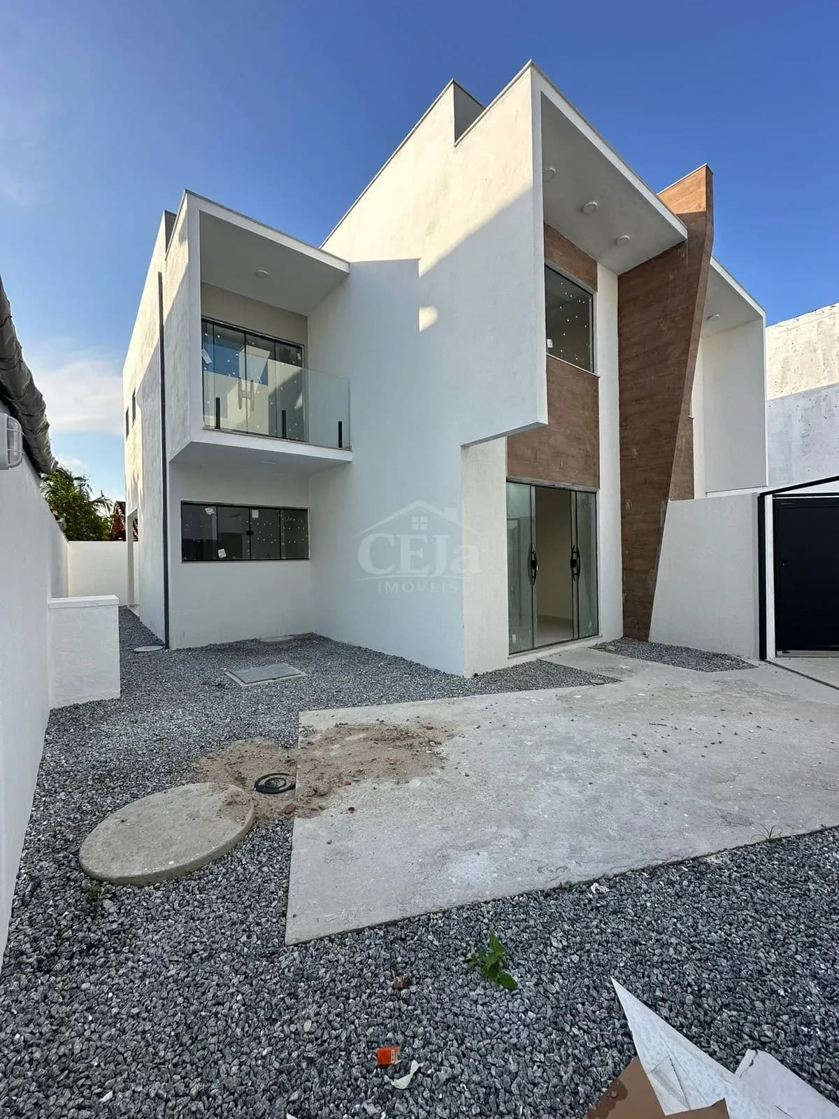 Linda Casa à Venda no Jardim Bela Vista , 3 Quartos ,Próxima à Praia